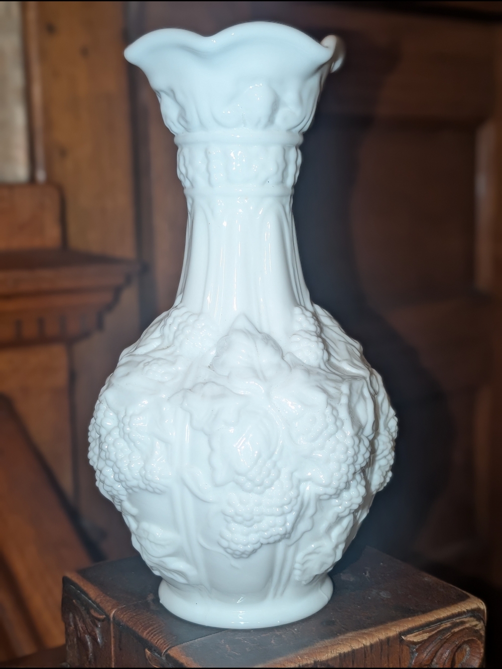 Beautiful Imperial Glass White Milkglass Loganberry 10.25" Vase Glossy Vintage